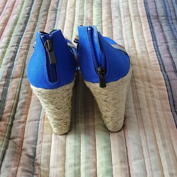 Sandals - Picture 3 of 3